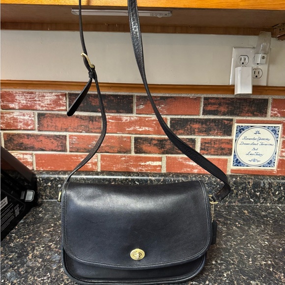 Vintage Coach City Bag – Style No. 9790 – Navy Glove-Tanned Leather Crossbody - Picture 1 of 12